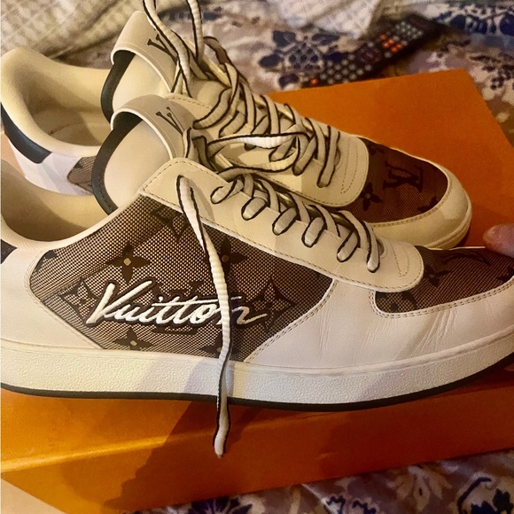 Authentic Louis Vuitton monogrammed sneakers Size 7UK 9 US. Like new! Beautiful! - Picture 2 of 12